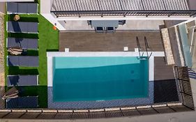 Anna'S Residence With Private Pool